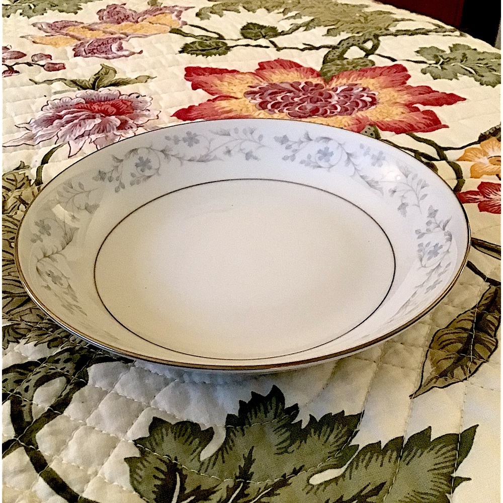 CHINA BOWLS SET OF 8